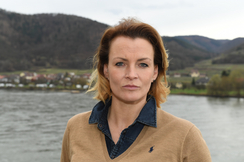 LAbg. Ina Aigner fordert Maßnahmen zur medizinischen Unterstützung sozial Schwacher