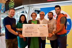 Udo Landbauer und Michael Schnedlitz im Rahmen der feierlichen Scheckübergabe 